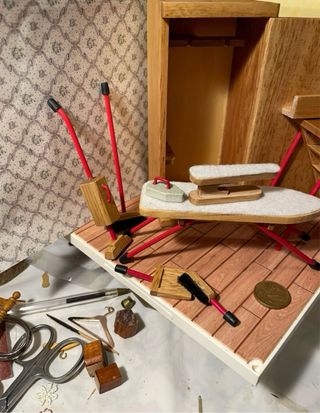 Armadietto pulizie Bodo Hennig per casa bambole