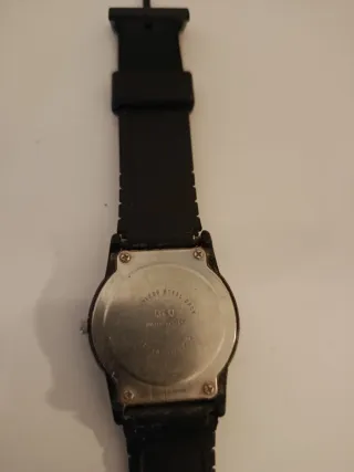 Reloj Q&Q Cuarzo Dorado y Negro