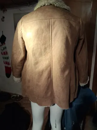 Chaqueta ante beige forro interior Stradiivarius