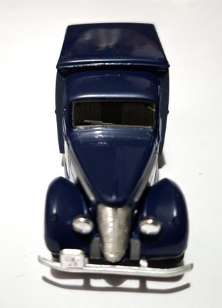 Commer 8CWT Van 1948 scala 1:43