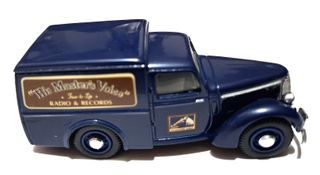 Commer 8CWT Van 1948 scala 1:43