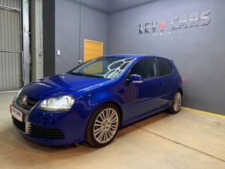 VOLKSWAGEN Golf 3.2 R32 4MOTION