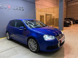 VOLKSWAGEN Golf 3.2 R32 4MOTION