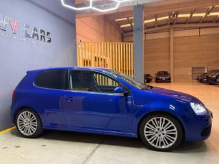 VOLKSWAGEN Golf 3.2 R32 4MOTION