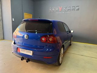 VOLKSWAGEN Golf 3.2 R32 4MOTION