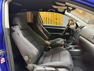 VOLKSWAGEN Golf 3.2 R32 4MOTION