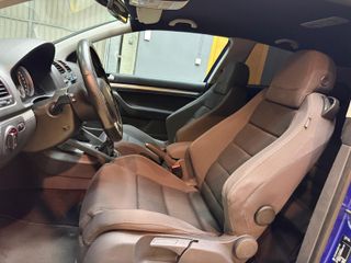 VOLKSWAGEN Golf 3.2 R32 4MOTION