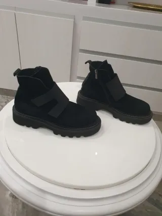 Botines negros piel y antelina