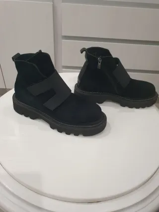 Botines negros piel y antelina