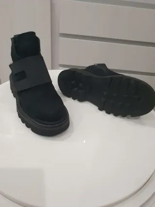 Botines negros piel y antelina