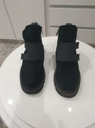 Botines negros piel y antelina