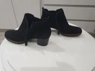 Botines negros piel y antelina cómodos