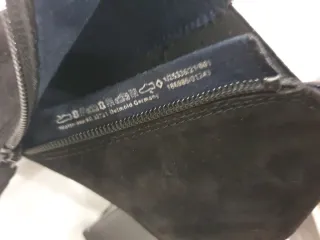 Botines negros piel y antelina cómodos