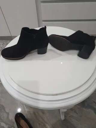 Botines negros piel y antelina cómodos