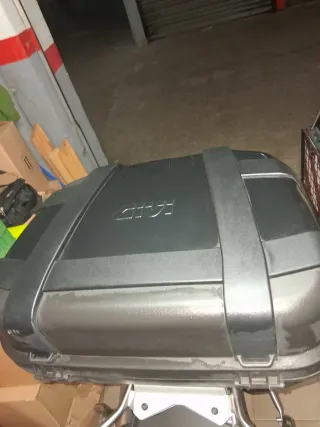Baúl Givi para moto