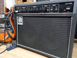 Amplificador de guitarra AMPEG Made in USA 90s