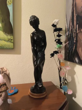 Figura de escayola mujer desnuda. Mide 63 CMS