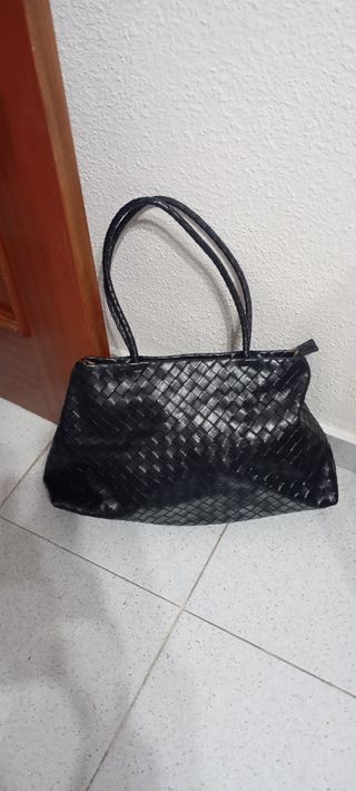 Bolso negro trenzado de piel
