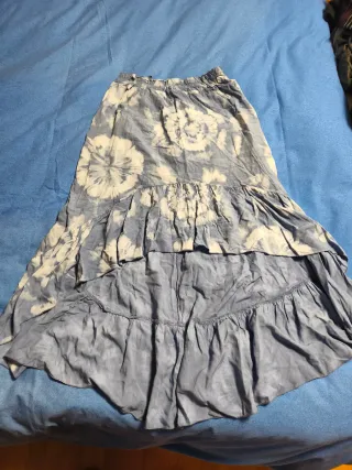 Falda larga tie-dye azul y blanco