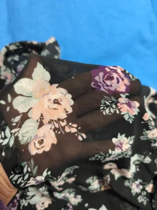 Vestido camisero floral negro y rosa