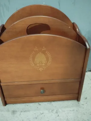 Revistero madera maciza antiguo