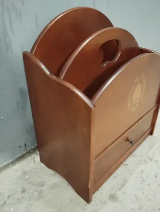 Revistero madera maciza antiguo