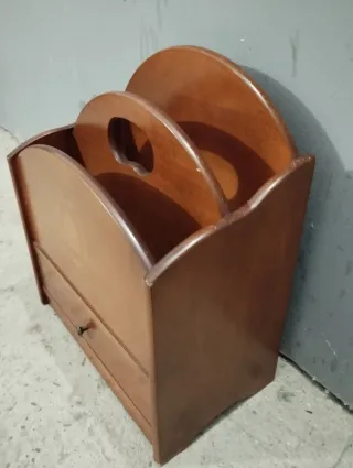 Revistero madera maciza antiguo