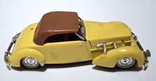 Cord 812 Supercharged 1937 scala 1:35