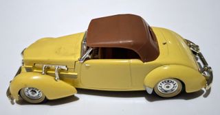 Cord 812 Supercharged 1937 scala 1:35