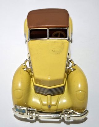 Cord 812 Supercharged 1937 scala 1:35