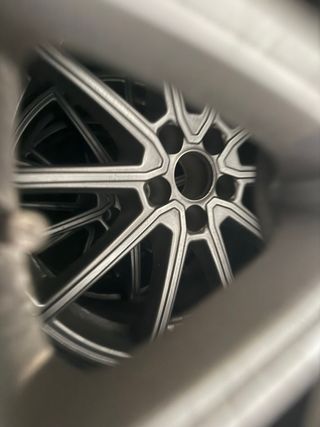 Llantas 18” Volvo con Neumáticos