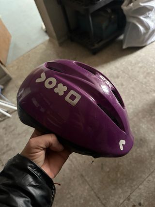 Casco de bicicleta morado