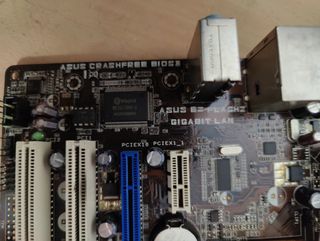 Scheda madre Asus P5QPL-AM + CPU + 2GB RAM