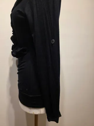 Maglia nera con rouches