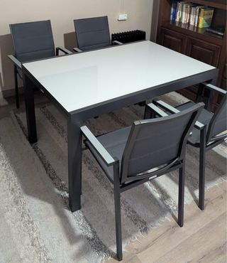 Mesa extensible exterior con 4 sillas