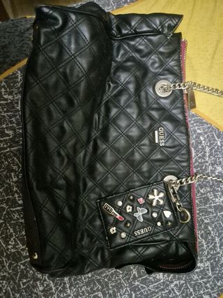 Bolso Negro Guess Acolchado