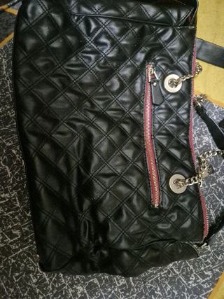 Bolso Negro Guess Acolchado