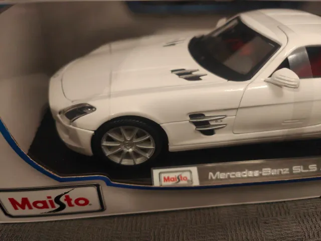 Maisto Mercedes-Benz SLS AMG 1:18