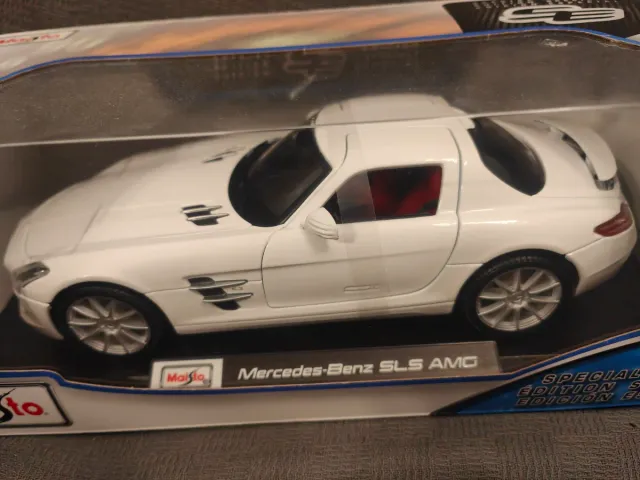 Maisto Mercedes-Benz SLS AMG 1:18
