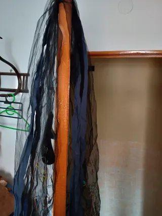 Pashmina negra con mariposas bordadas