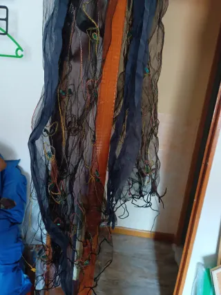 Pashmina negra con mariposas bordadas