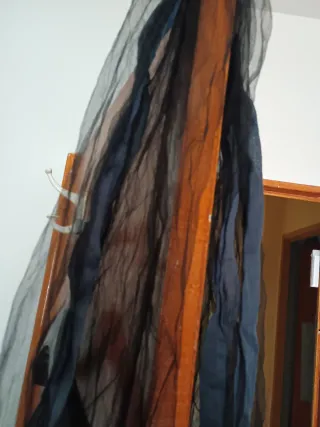 Pashmina negra con mariposas bordadas