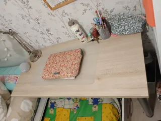 Escritorio madera con pata metálica regulable