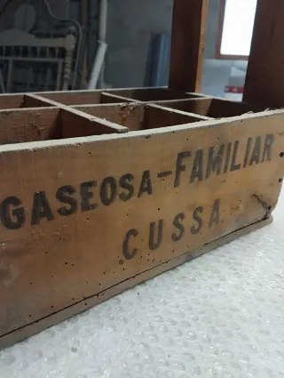 Caja antigua Gaseosa Familiar Cussa