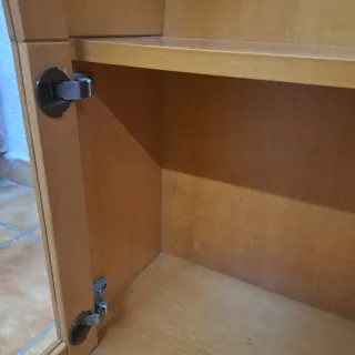 Vitrina de madera con arco y cristal