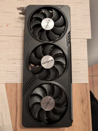 Tarjeta Gráfica Gigabyte RX 7800 XT 16GB