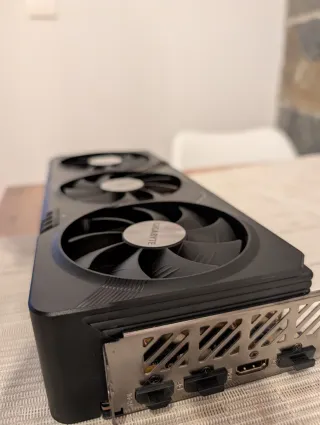 Tarjeta Gráfica Gigabyte RX 7800 XT 16GB