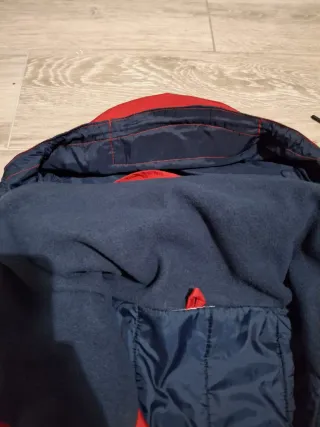 Chaqueta de hombre roja y azul