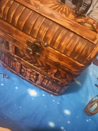 Baúl-maletín de mimbre y bambú
