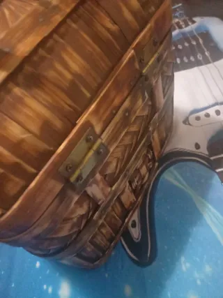 Baúl-maletín de mimbre y bambú